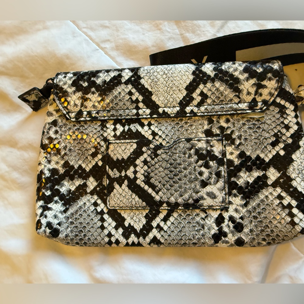 Snakeskin Pattern Wristlet - Picture 4 of 4